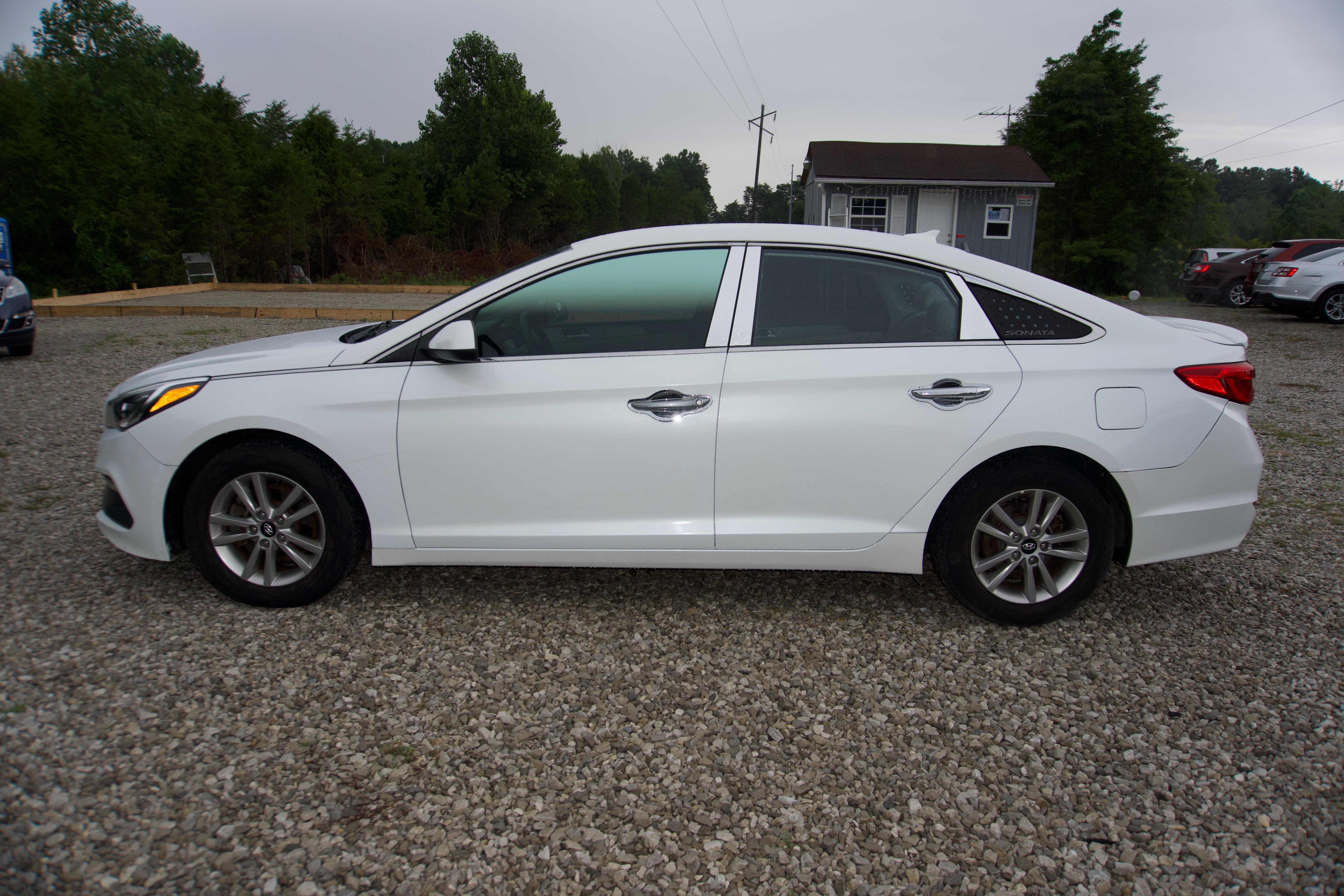 White 2016 Hyundai Sonata SE front three-quarter view