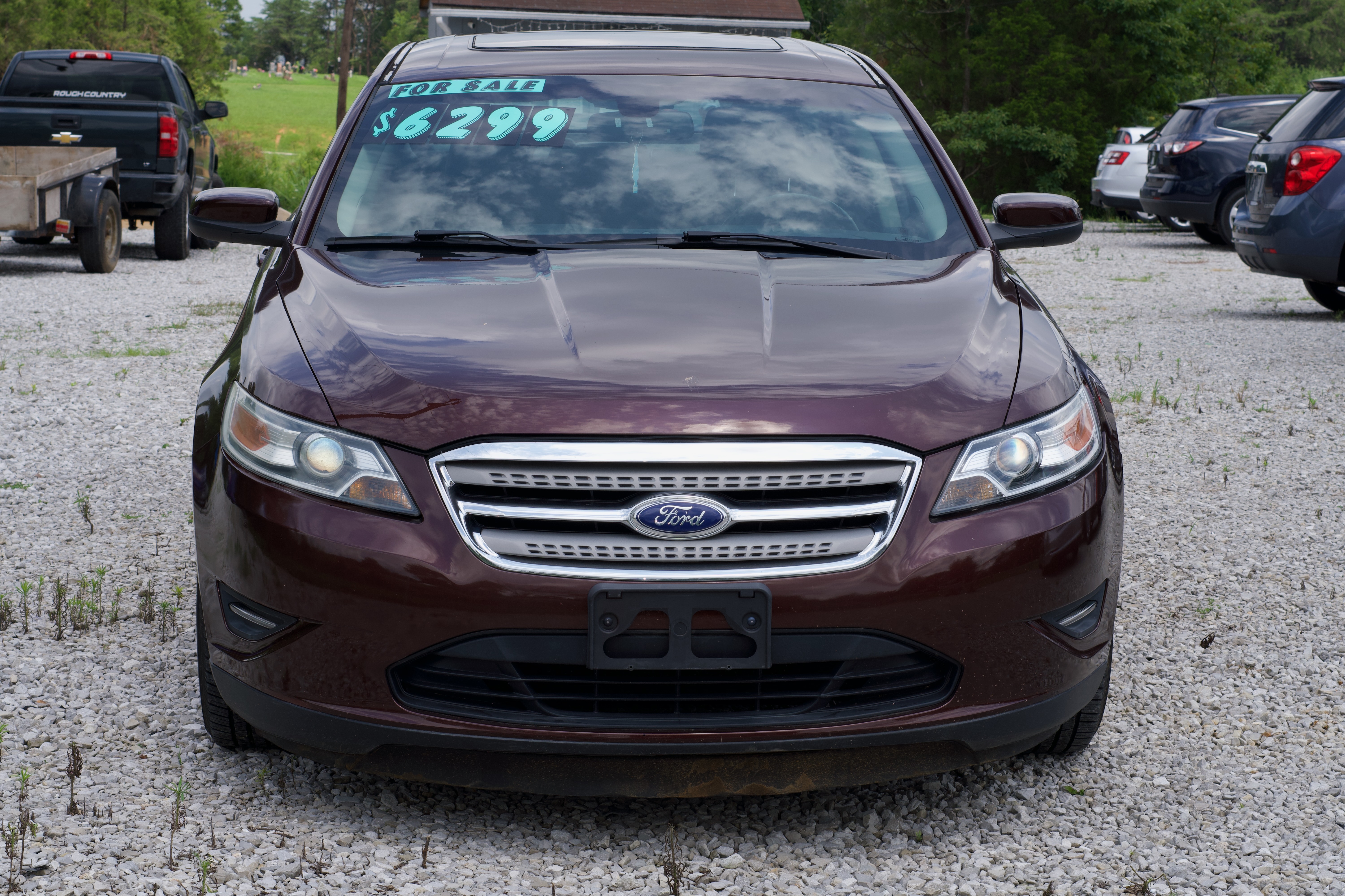 Maroon Ford Taurus SEL, side profile